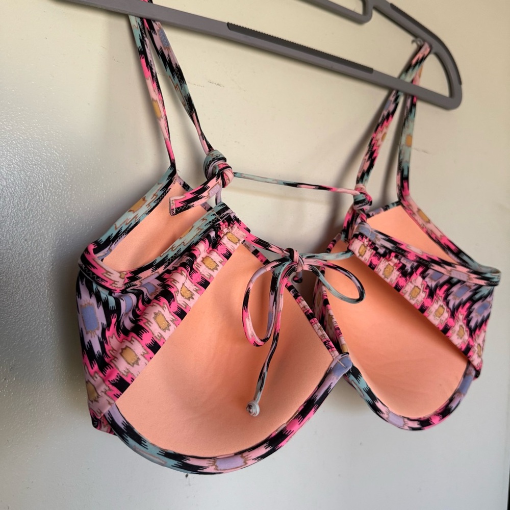 Victoria's Secret The Fabulous Push-Up Pastel Foil Metallic Ikat Bikini Top 36DD - Picture 2 of 3